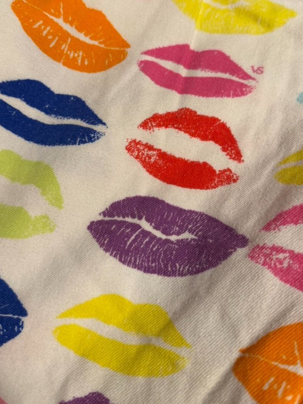 Vintage Y2K Victoria's Secret multi-coloured lipstick kiss print pajama set - Picture 6 of 9